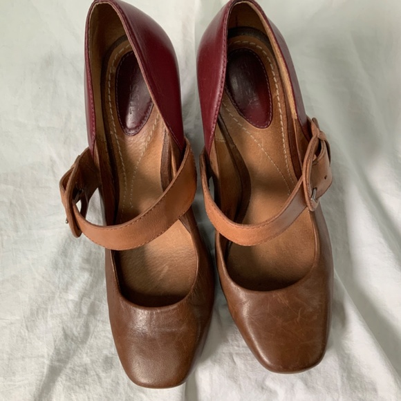 Brown and Burgundy Fossil Mary Jane Pumps 3 1/2” Heels size 7.5 - Picture 5 of 9